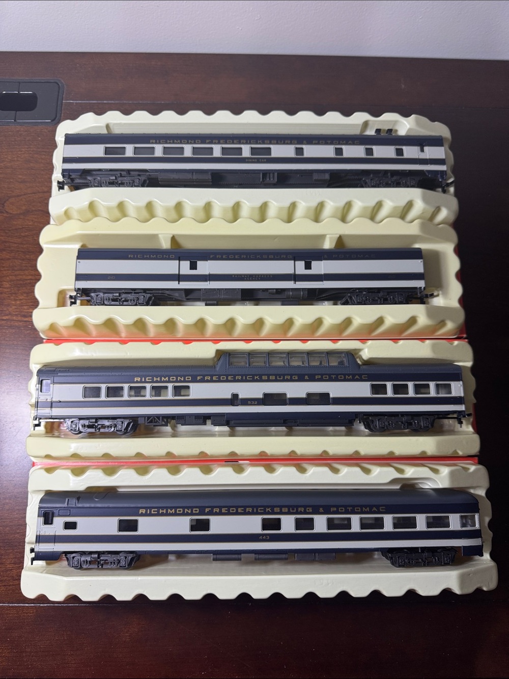 Rivarossi Richmond Fredericksburg & Potomac 1930’s HO 10 Piece Passenger Car Set
